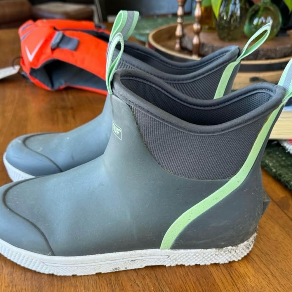 Xtratuf Women's Wheelhouse 6 in Ankle Deck Boot